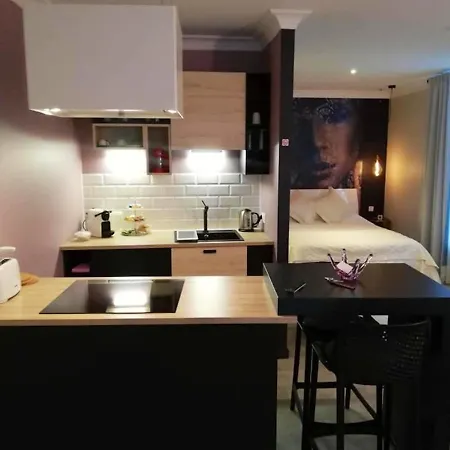 One Bedroom With City View Balcony And Wifi At